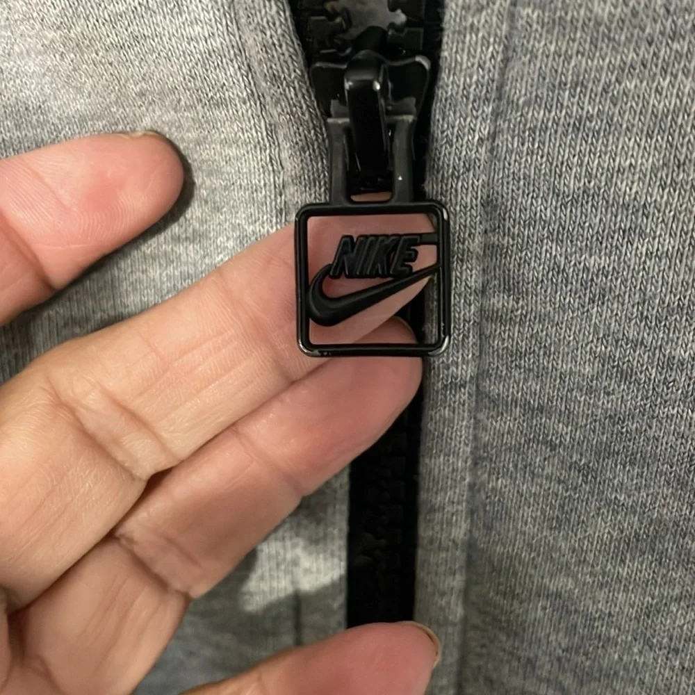 Nike essential full zip up